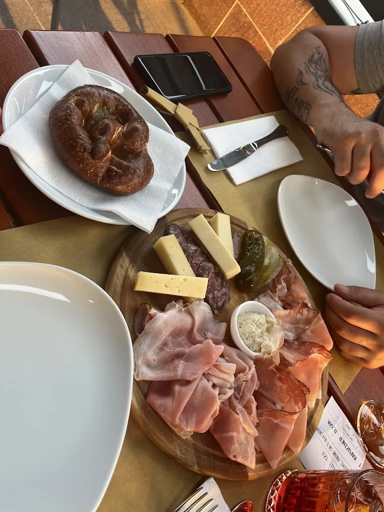 Benedetta Zattarin_Biergarten Mönchshof Ristorante Pizzeria_Civezzano_review