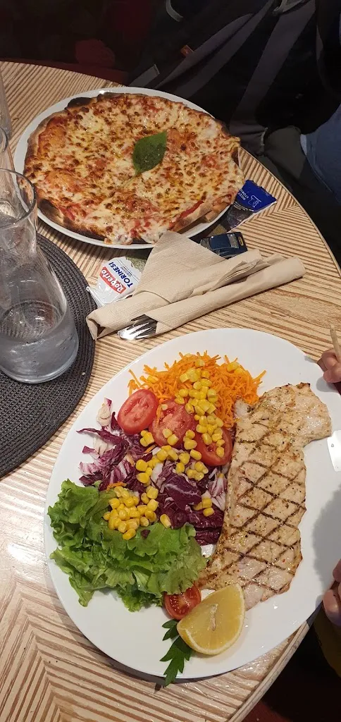 Jem Chan_Stadtlcafè_Chiusa_review