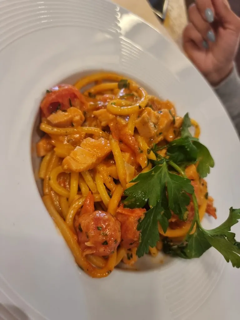 Adam Mahameed_Restaurant Pizzeria Hirschen Cervo_Chiusa_review