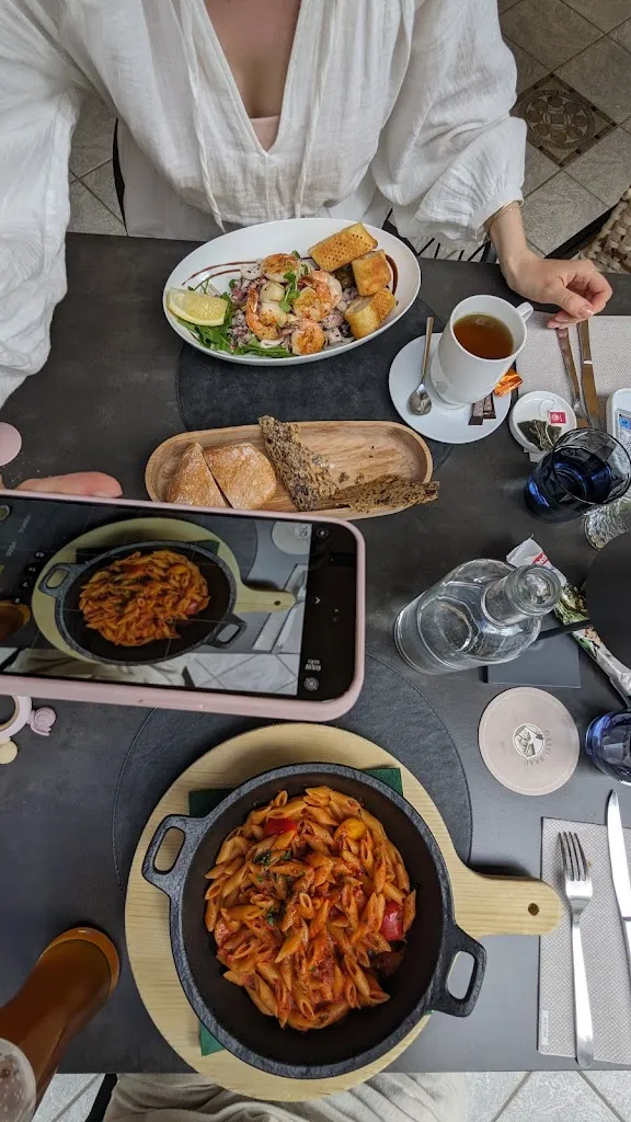 buy heroine_Restaurant Pizzeria Walther von der Vogelweide_Chiusa_review