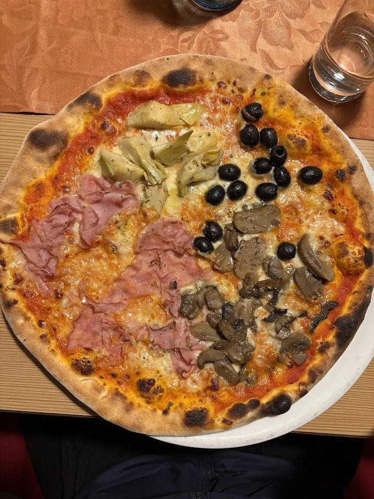 Vyan_Pizzeria Pub Monika_Chiusa_review