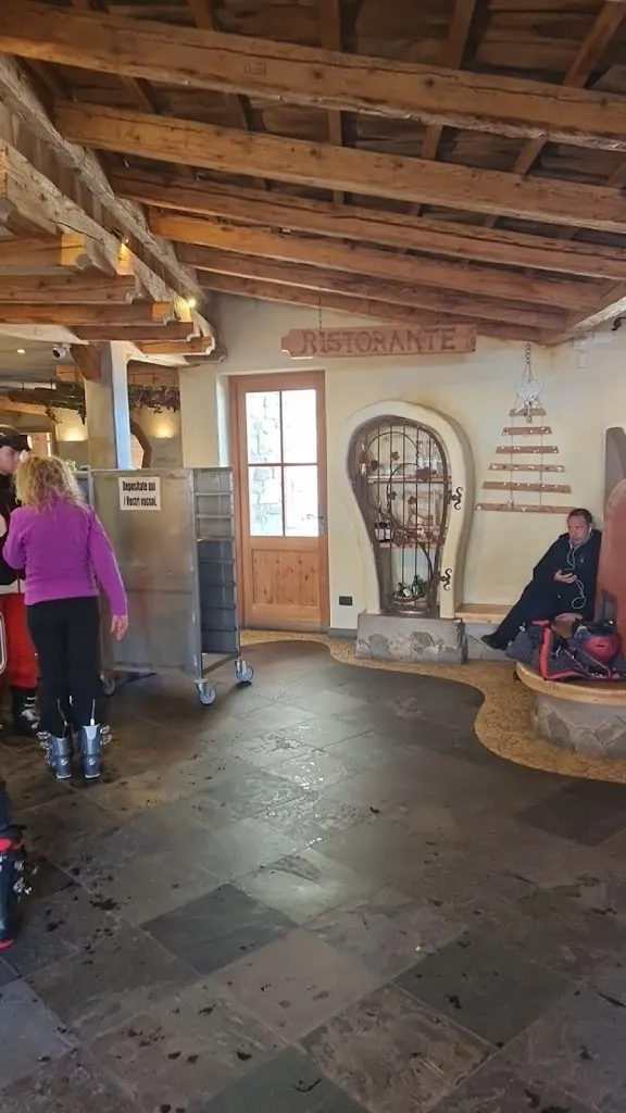 Kamil K_Albergo Bar Ristorante Lo Scoiattolo_Cogolo_review