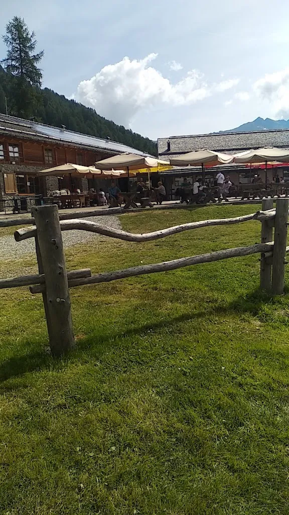 Lorenzo Santi_Albergo Bar Ristorante Lo Scoiattolo_Cogolo_review