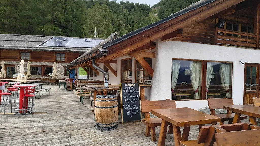 Albergo Bar Ristorante Lo Scoiattolo restaurant in Cogolo