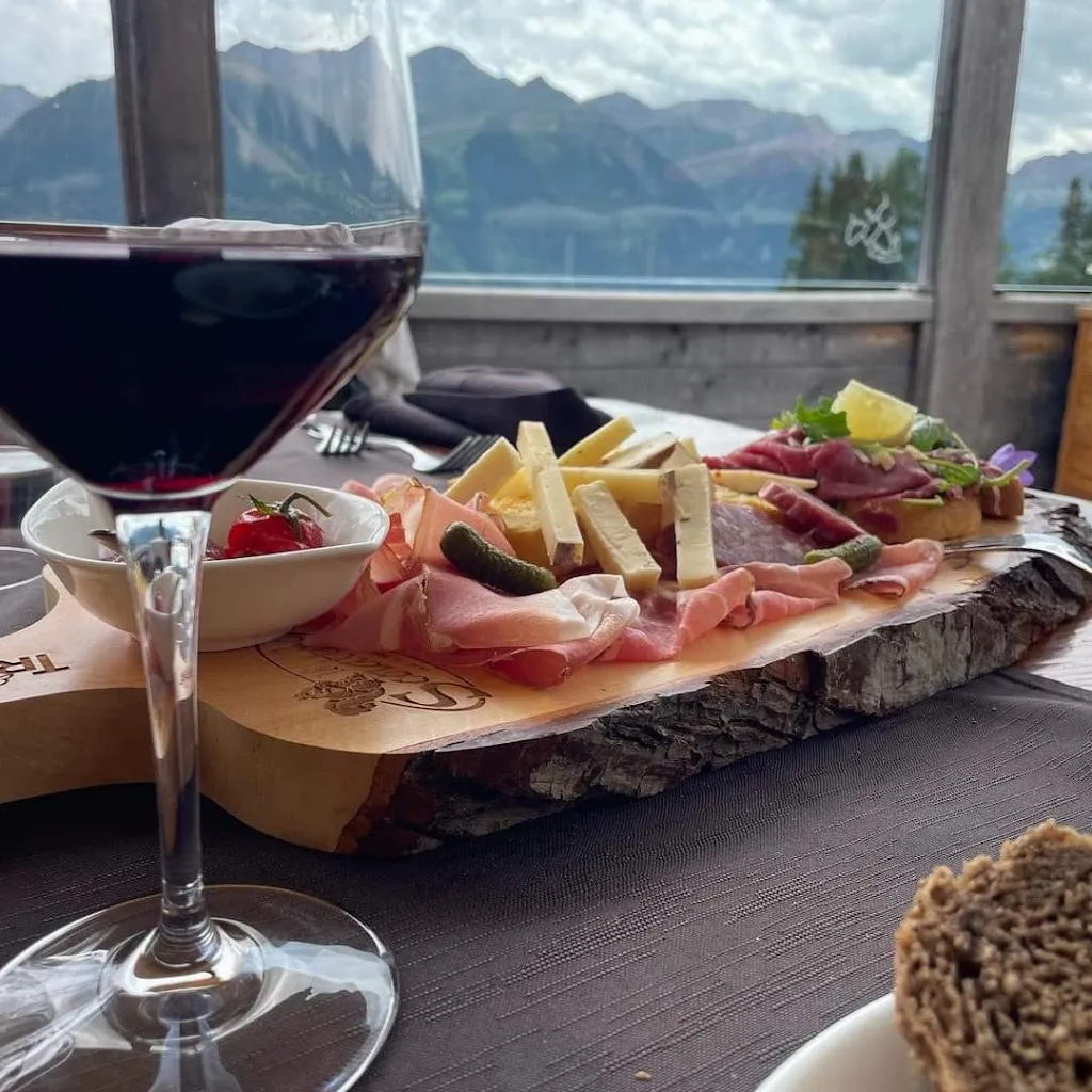 Albergo Bar Ristorante Lo Scoiattolo_Cogolo_slider_image_3