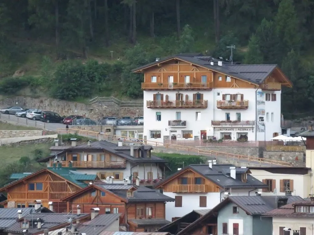 Albergo San Rocco restaurant in Cogolo