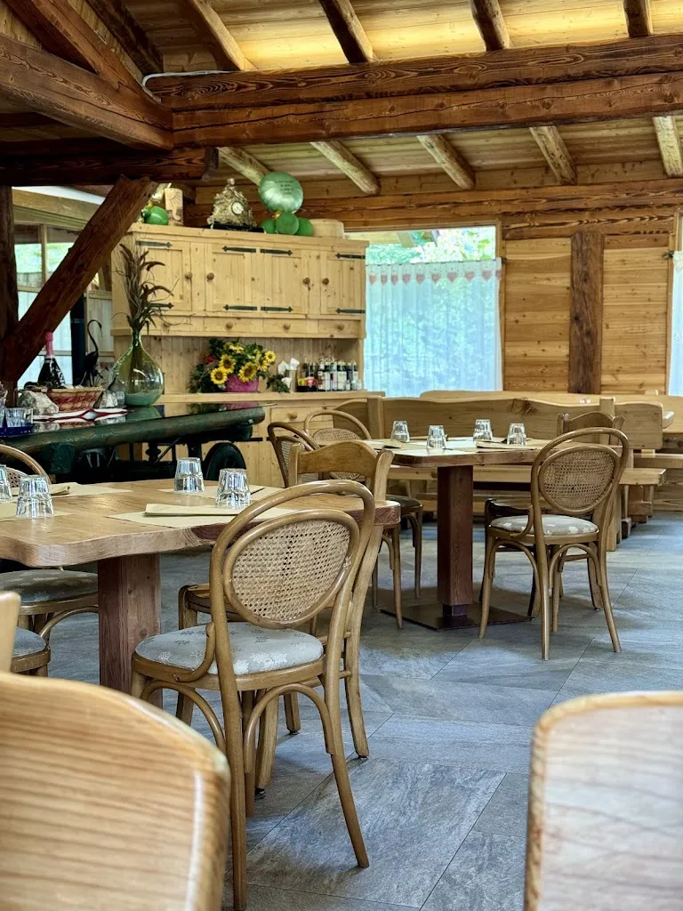 Ristorante Pizzeria Bucaneve restaurant in Commezzadura