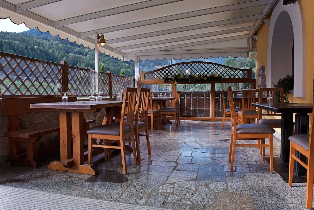 Ristorante Pizzeria Dolomiti_Commezzadura_slider_image_1