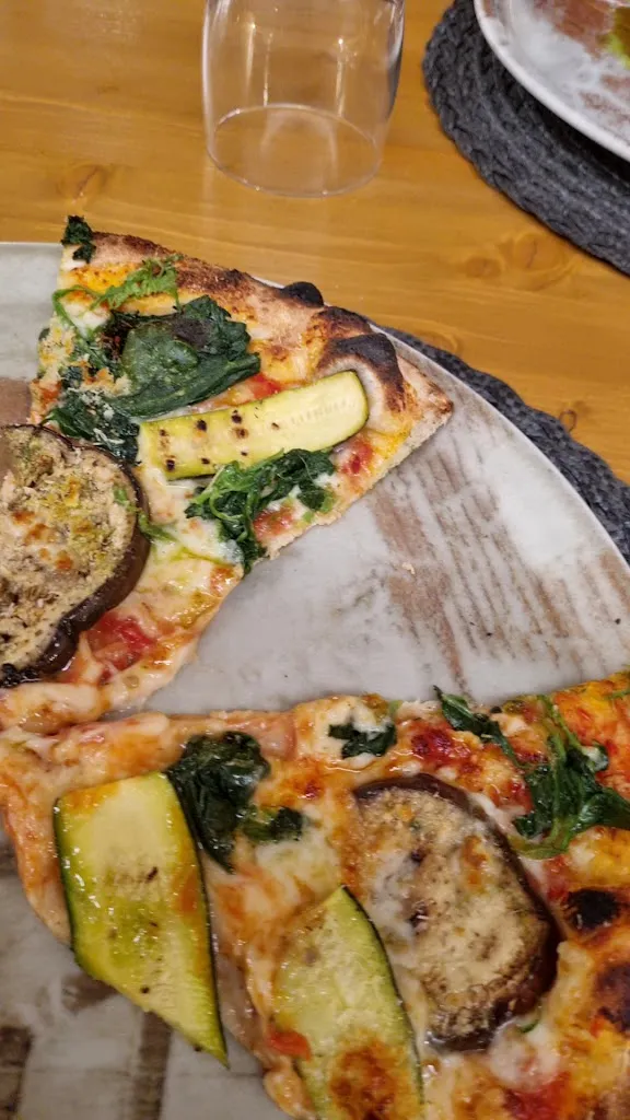 Ristorante Pizzeria Dolomiti_Commezzadura_slider_image_2