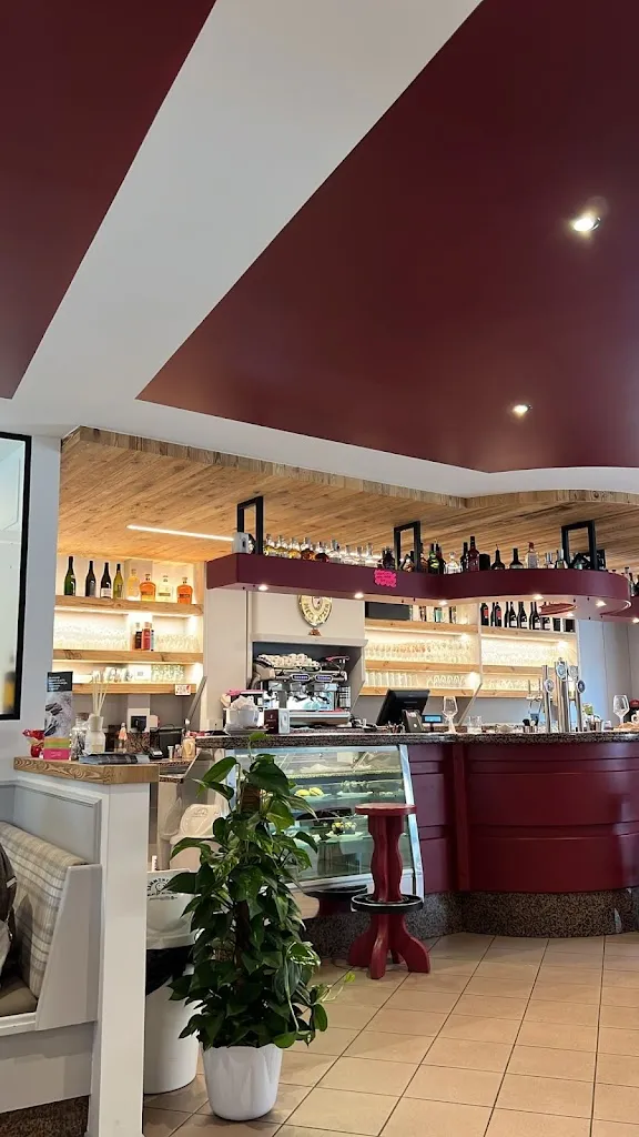 Bar Caffè "La Stube" restaurant in Commezzadura
