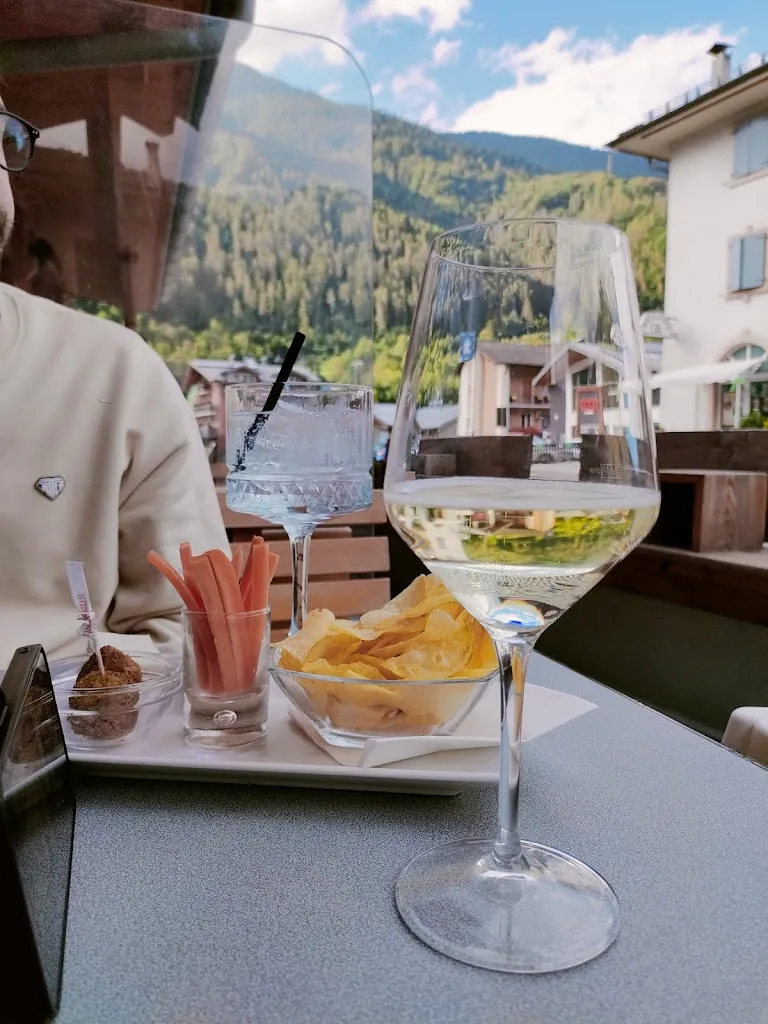 M C_Sky Bar_Commezzadura_review