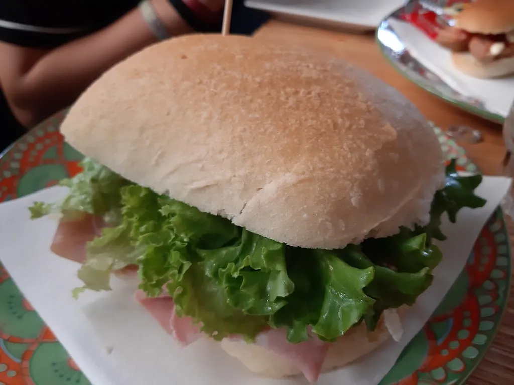 Luciana Aceti_Sky Bar_Commezzadura_review