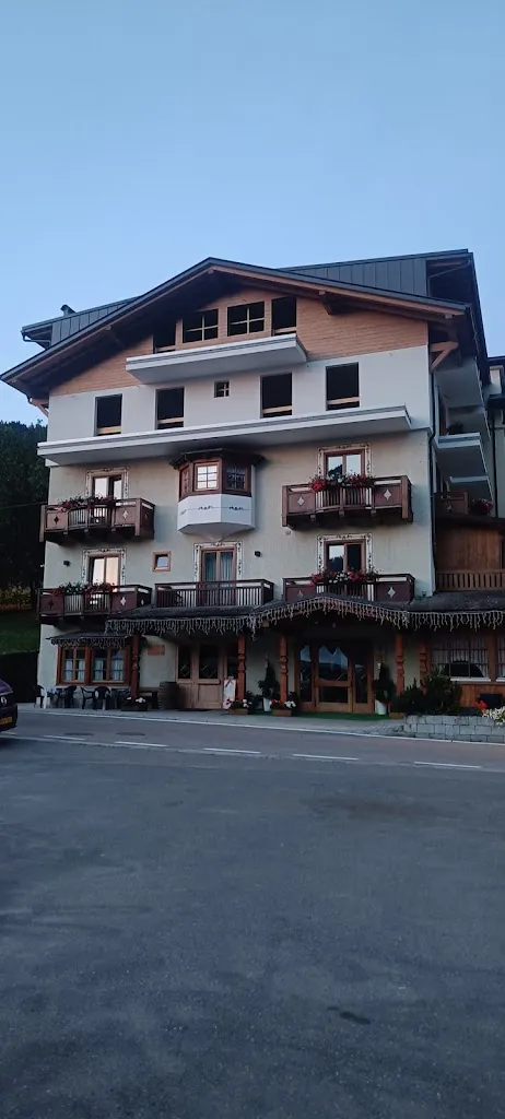 Matt Cox_Hotel Almazzago_Commezzadura_review