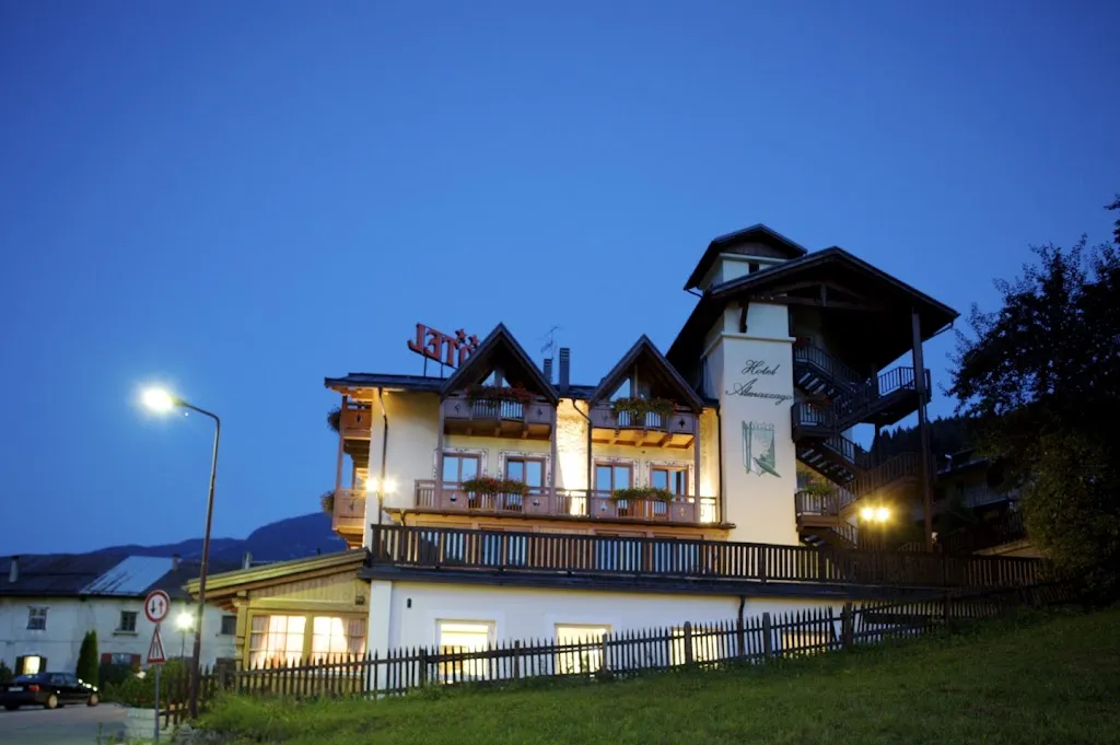 Hotel Almazzago_Commezzadura_slider_image_1