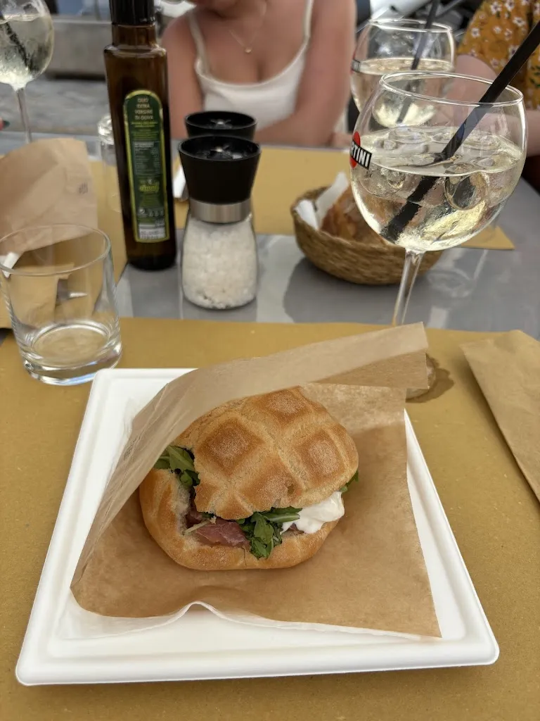 Marta Krupińska_Calici e Dentici_Locorotondo_review