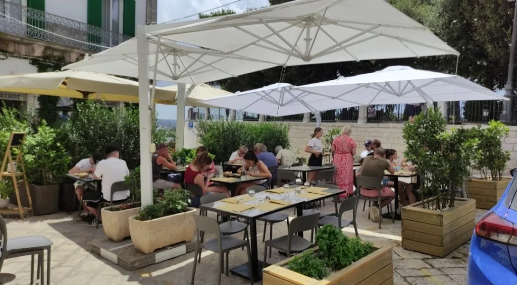 Calici e Dentici restaurant in Locorotondo