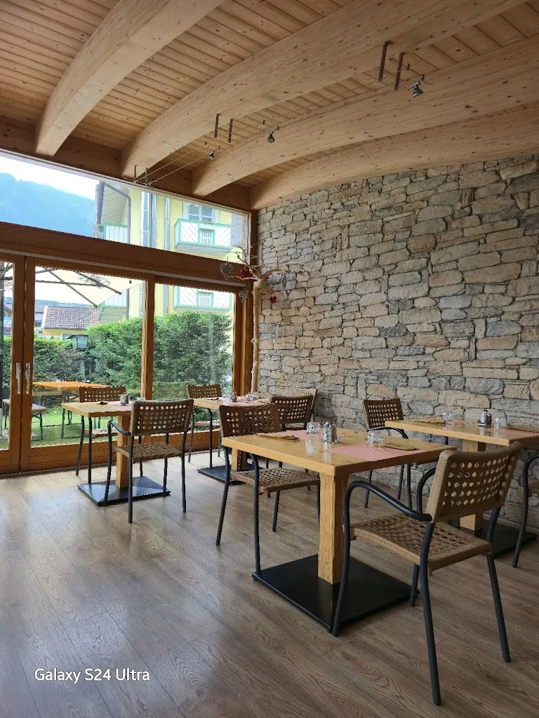 Ristorante Al Ponte restaurant in Commezzadura