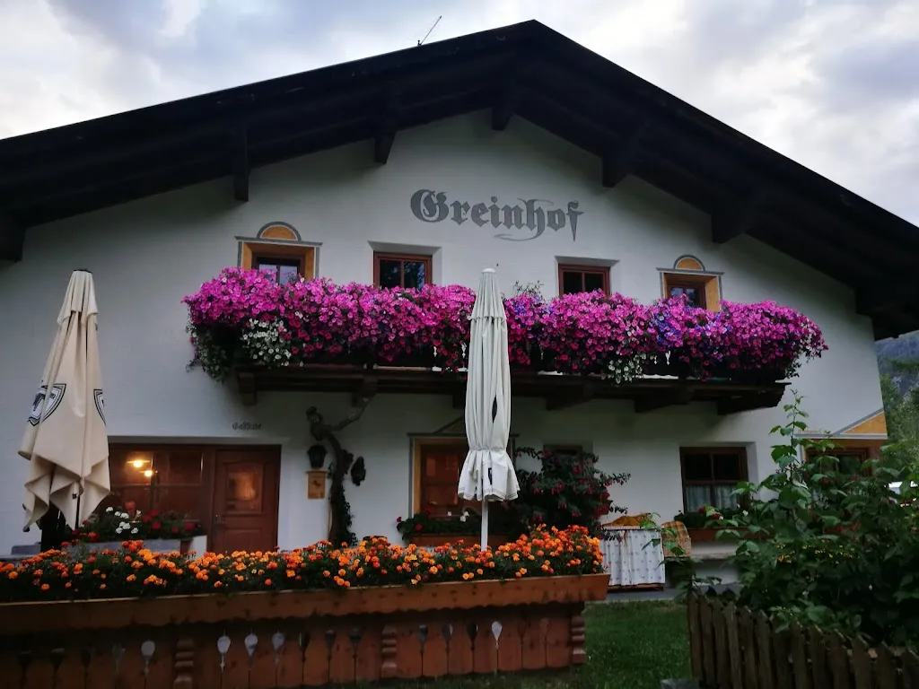 Greinhof restaurant in Curon Venosta