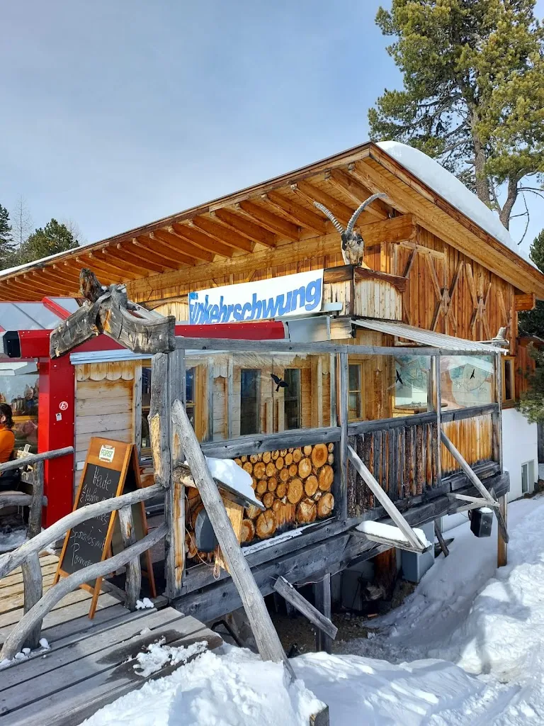 Sebastiaan Elsholz_Skihütte Einkehrschwung_Curon Venosta_review