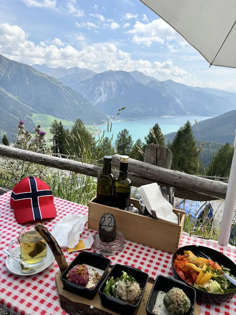 Elias Dr_Rescher Alm_Curon Venosta_review