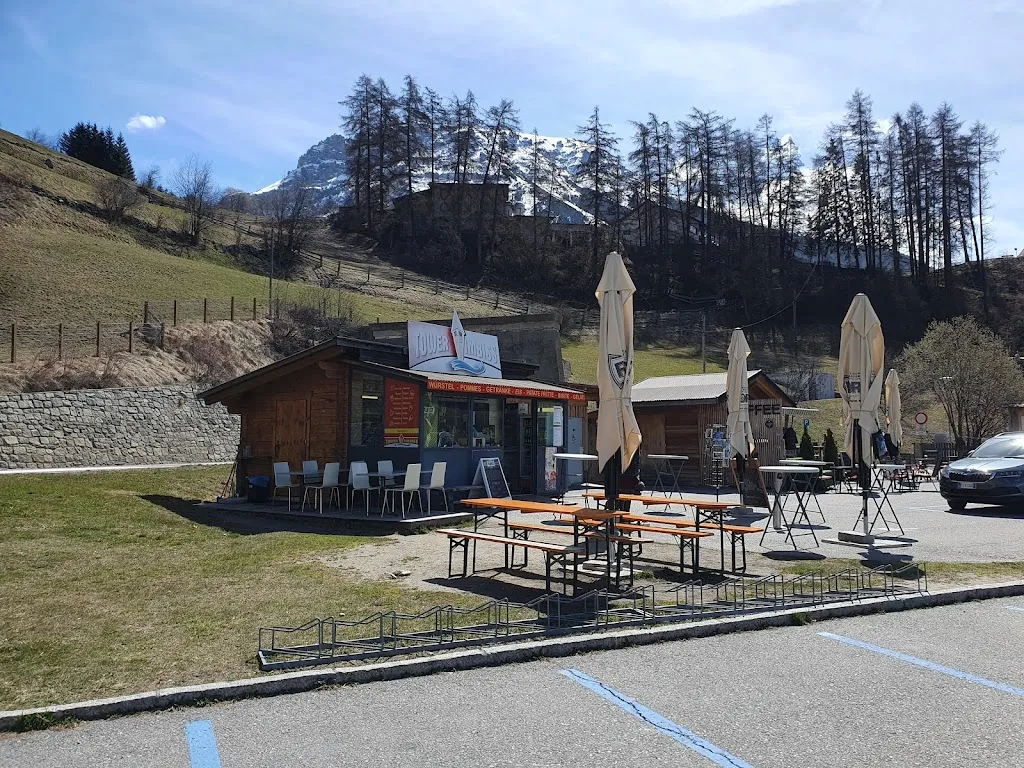 Denis Tarabuga_Tower Imbiss_Curon Venosta_review