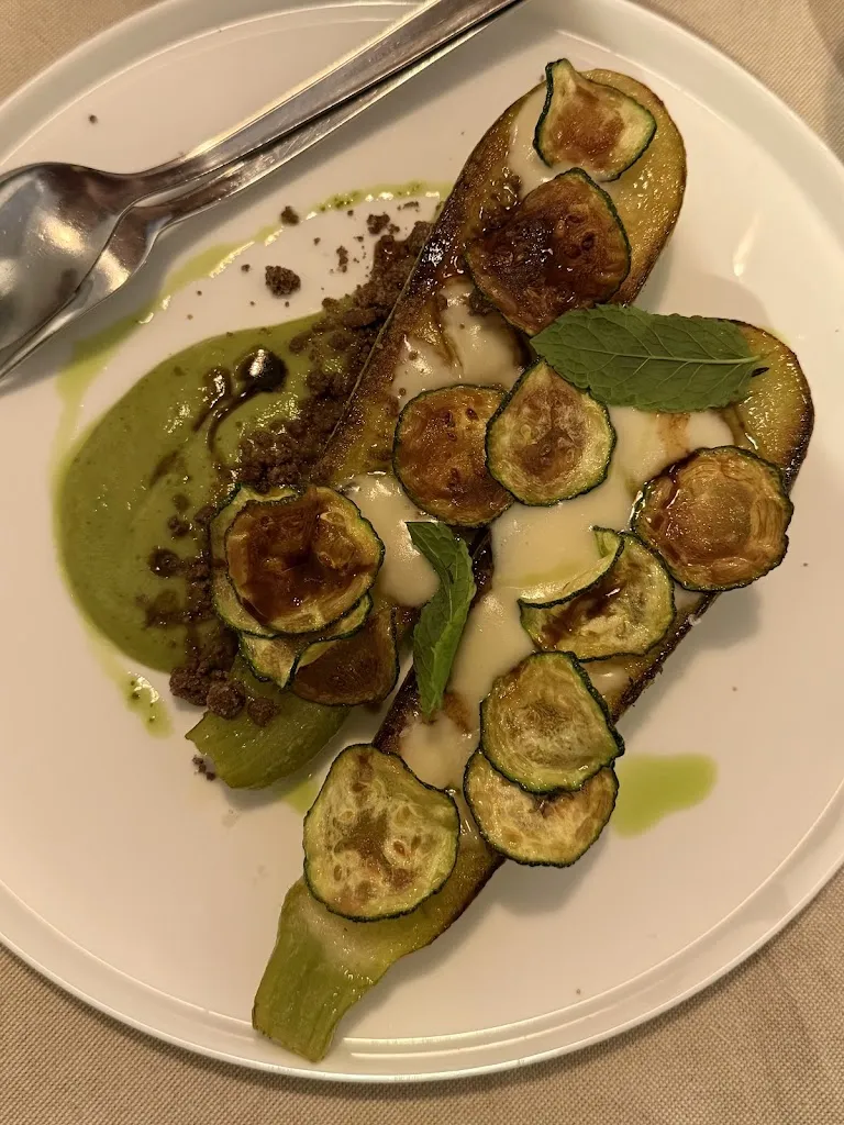 Pietro Convertini_E'Senza_Locorotondo_review