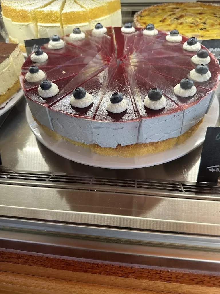 Sorina Calota_Cafe Lintner_Collalbo_review