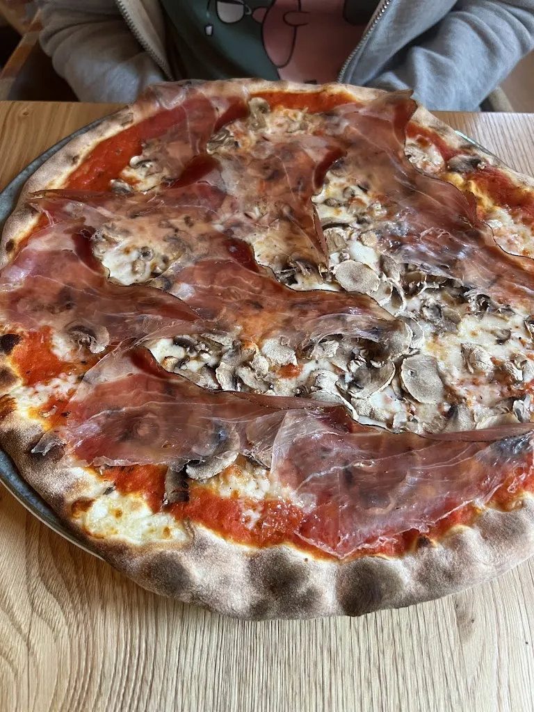 Steven Hammond_PIZZERIA Schartner Alm_Collalbo_Bewertung