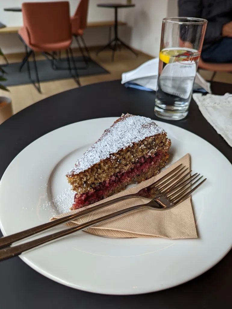 Chintan G_ZENTRAL Café Restaurant_Collalbo_recensione