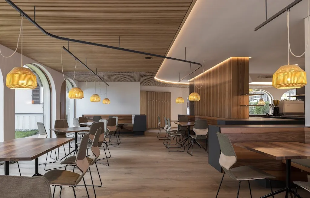 ZENTRAL Café Restaurant restaurant in Collalbo