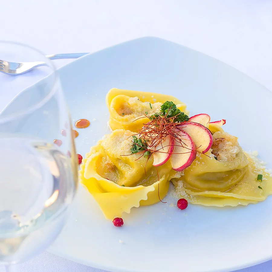 ZENTRAL Café Restaurant_Collalbo_slider_image_2