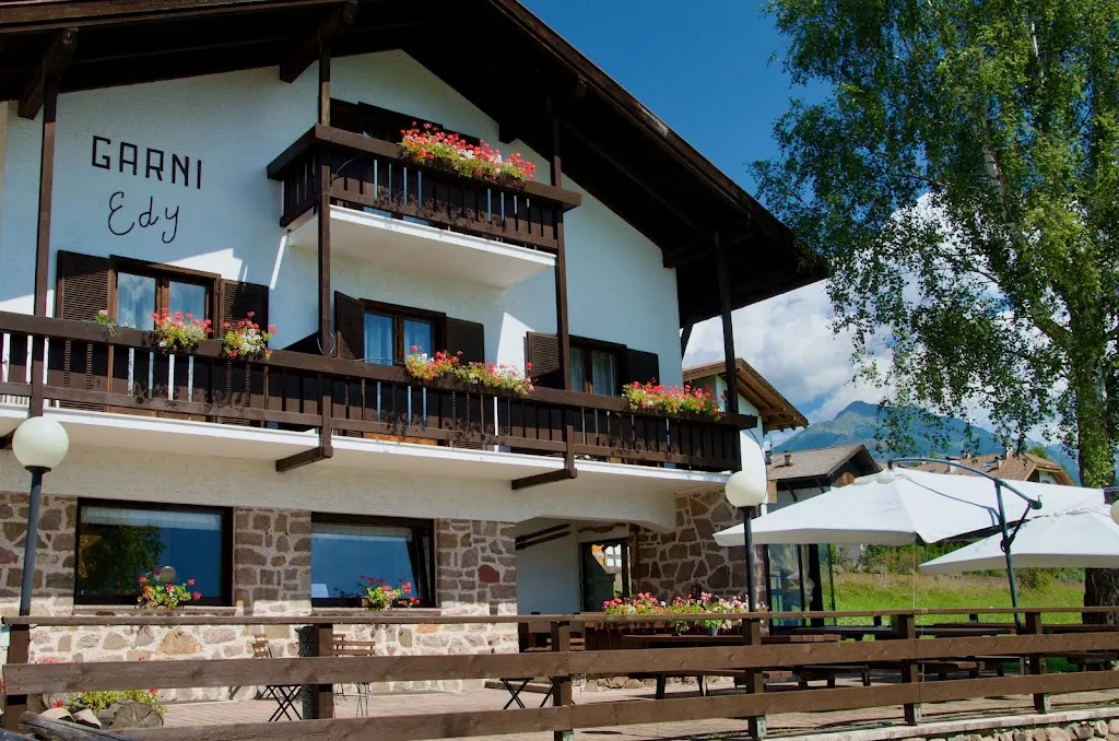 Garni Edy restaurant in Daiano