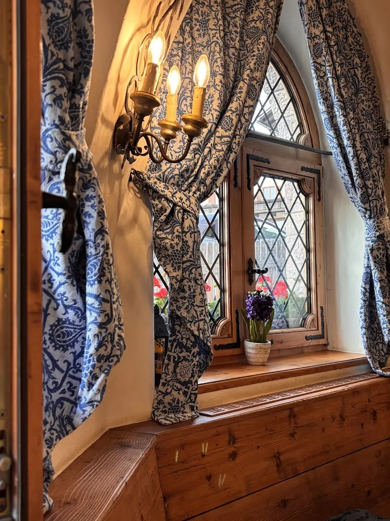 Ramona C_Schlosskeller_Dobbiaco_review