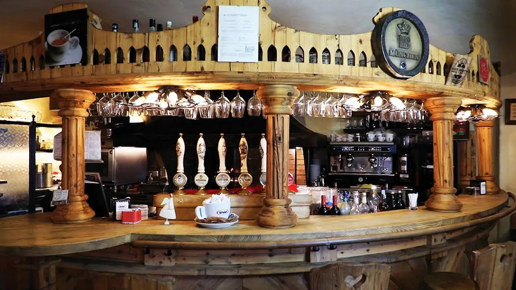 Schlosskeller restaurant in Dobbiaco