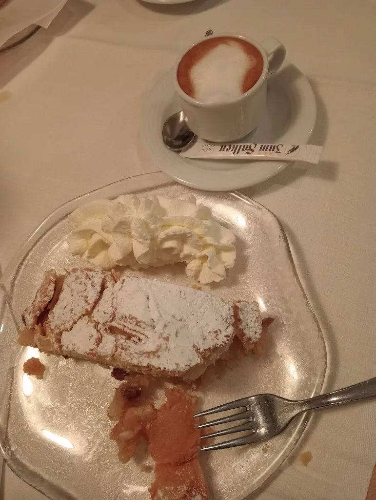 LG Cantoneros_Hotel Restaurant Zum Falken_Cornaiano_review