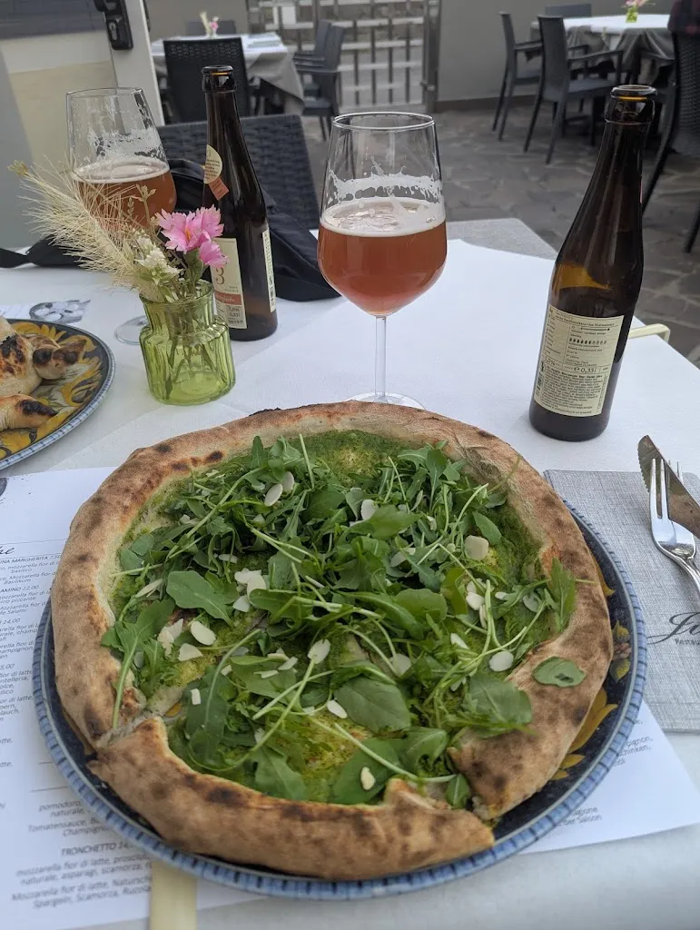 Restaurant Café Pizzeria Julia_Cornaiano_slider_image_3