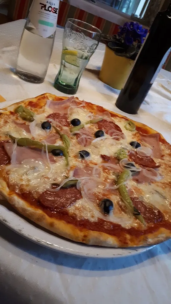 Dominique Votruba_Bürgerstube_Cornaiano_recensione