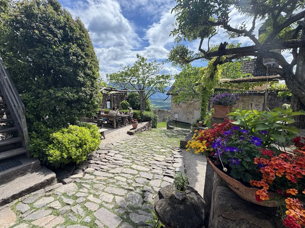 Paul Stewart_Burgschenke Hocheppan_Cornaiano_review