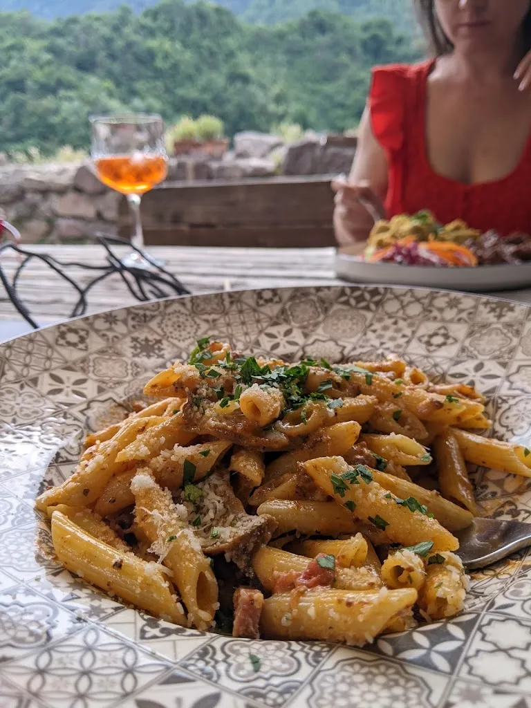 brendan durkan_Burgschenke Hocheppan_Cornaiano_review