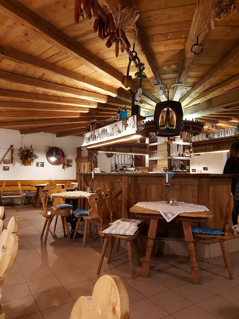 Paulser Dorfkeller restaurant in Cornaiano