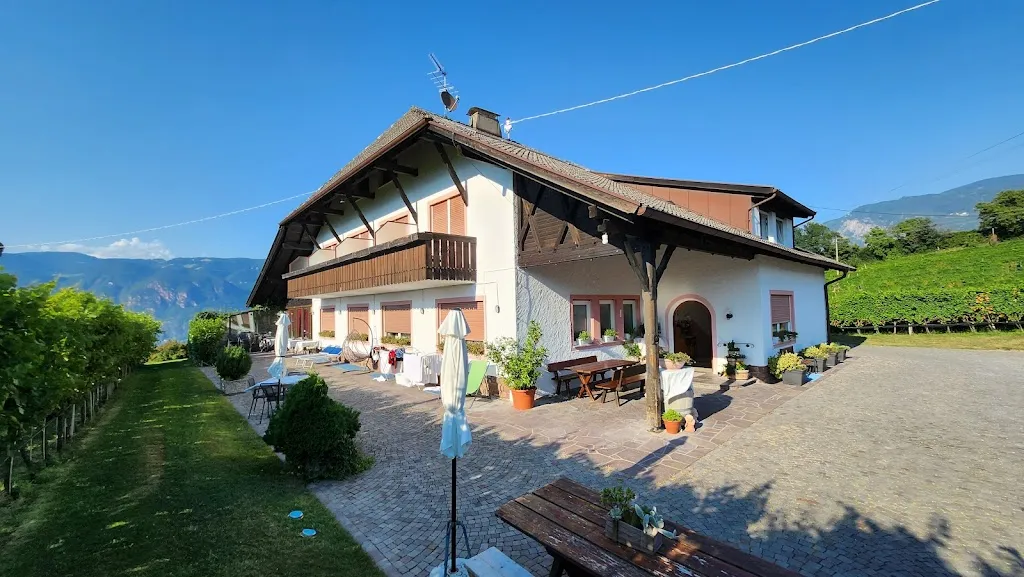 Hotel Pension Weingut restaurant in Cornaiano