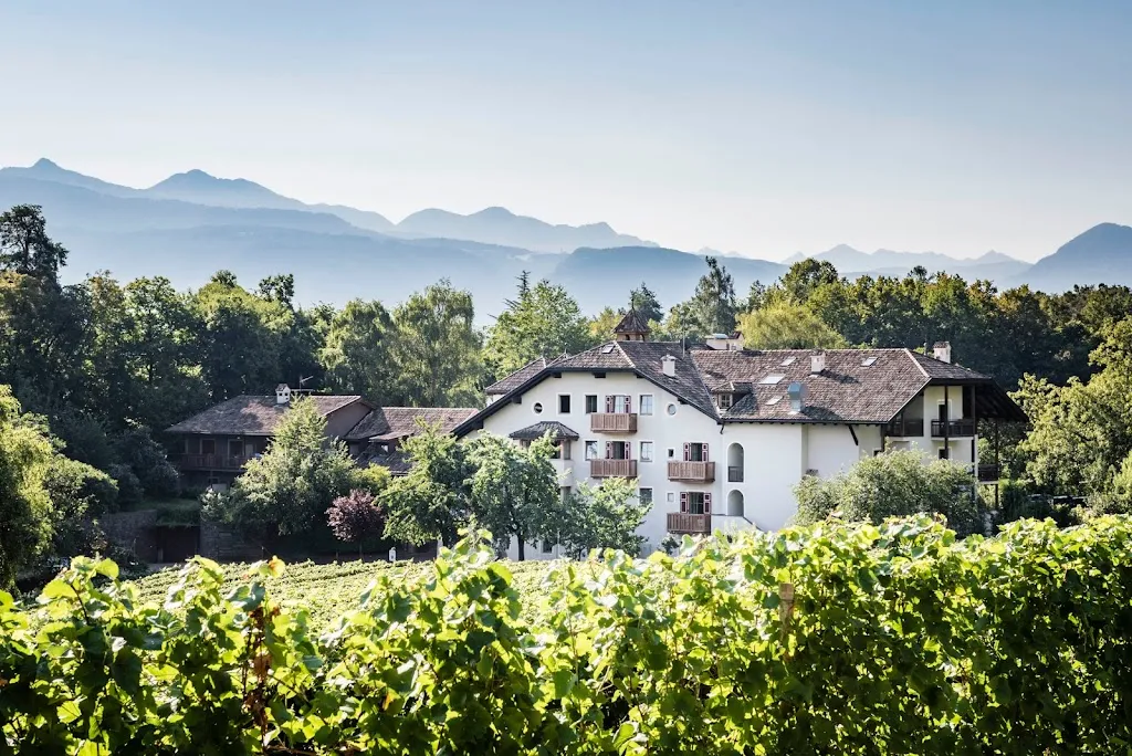 Hotel Weingut Stroblhof_Cornaiano_slider_image_1