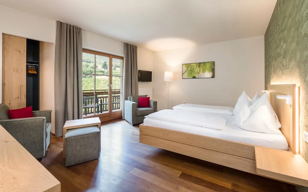 Hotel Weingut Stroblhof_Cornaiano_slider_image_3