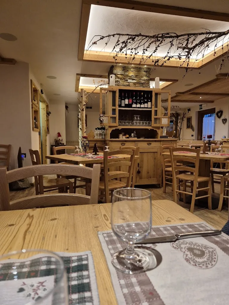 Ristorante L'Osteria Del Bosco restaurant in Dimaro