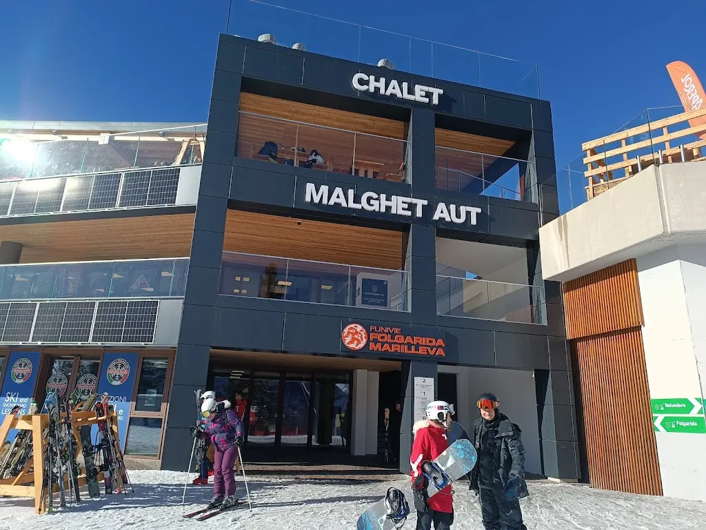 Chalet Malghet Aut restaurant in Dimaro