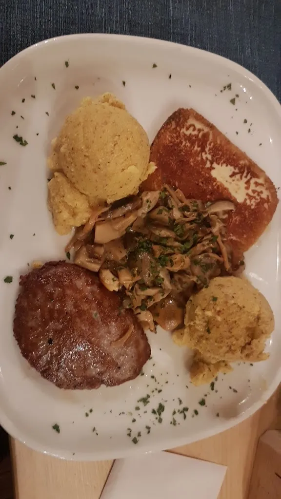 Katie Couillard_Keller - Pizzeria Ristorante Focacceria_Fai della Paganella_review