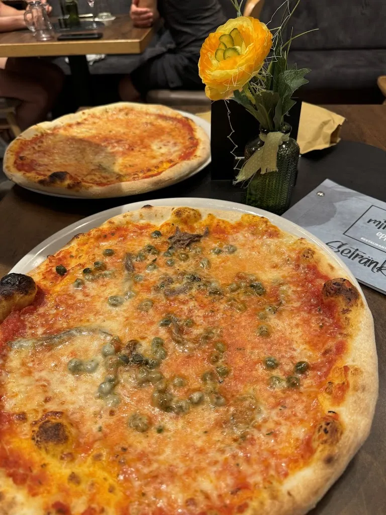 Quincy Quain Myrr Quimosing_Ristorante Sportbar_Falzes_review