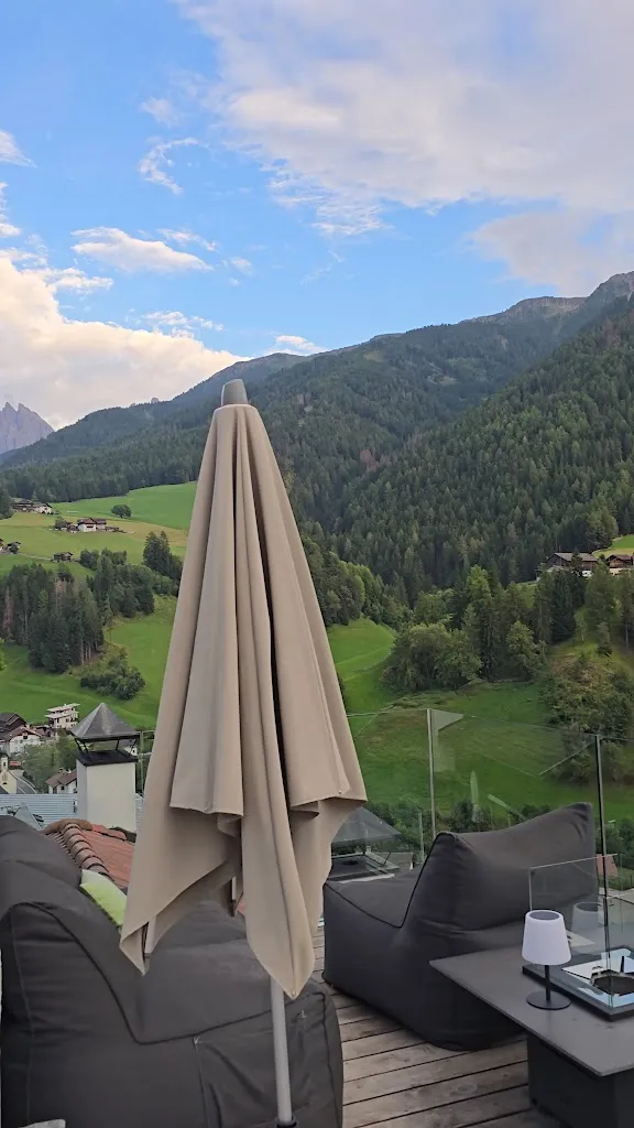 özgür emrah koçak_Viel Nois Guest House_Funes - Villnoess_recensione