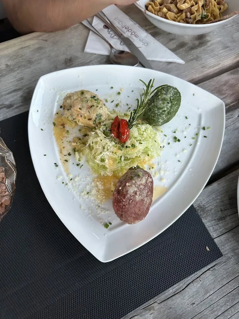 Pebbles Neve_Dreimädelhaus_Funes - Villnoess_review