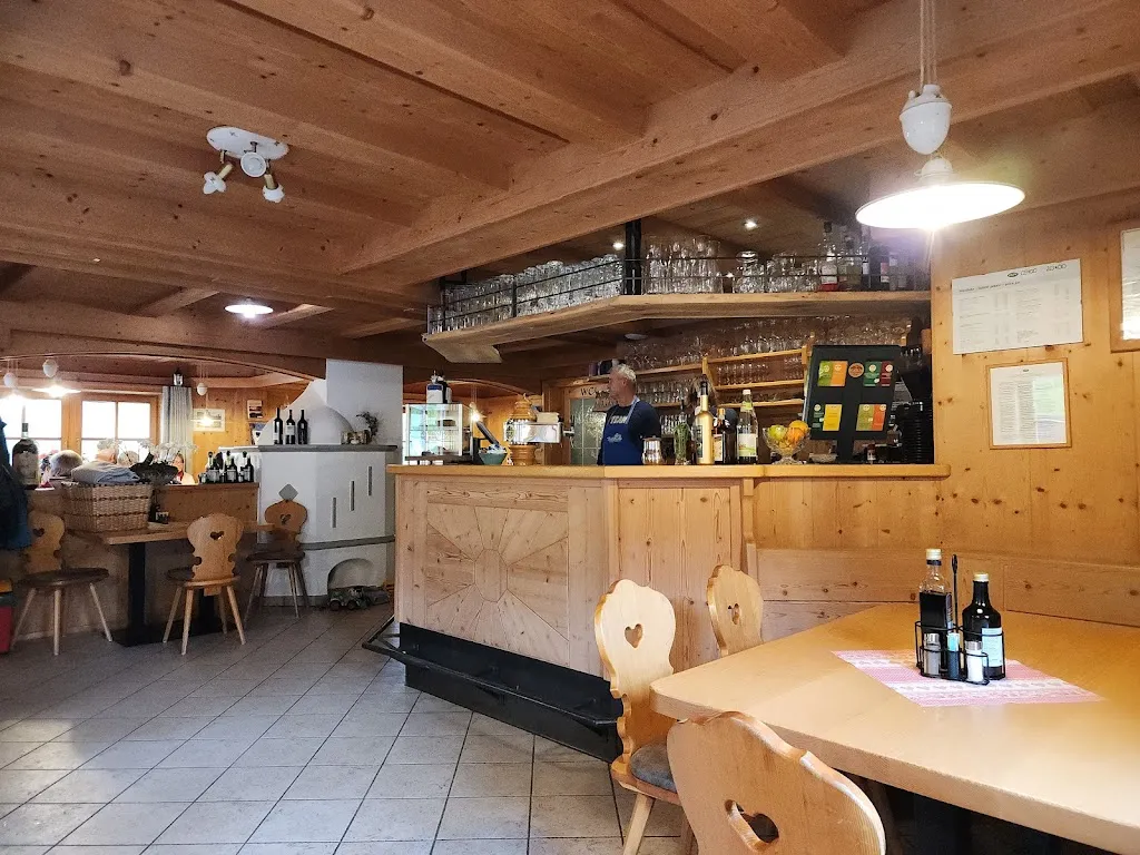 Rifugio Halslhütte_Funes - Villnoess_slider_image_1